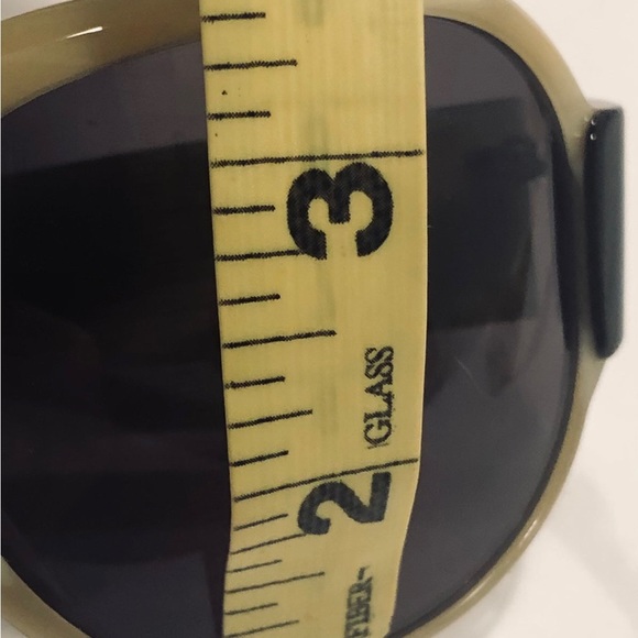 FENDI Sunglasses & Logo Case - Picture 8 of 12